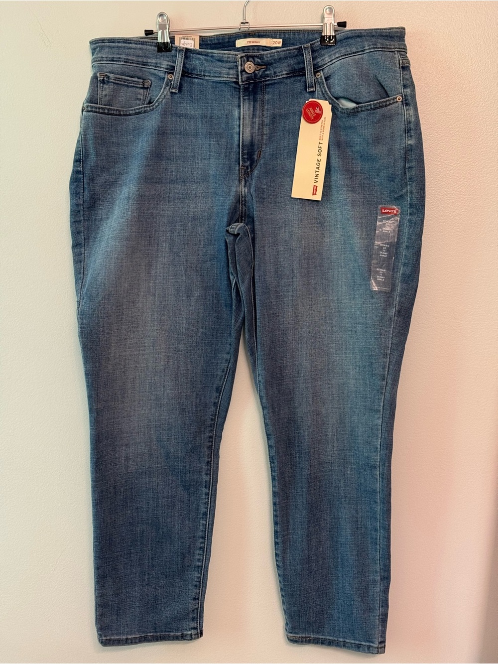 Levi's Women's Straight Leg Jeans in Medium Blue Wash